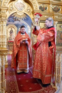 В Свято-Троицком соборе совершена Крещальная литургия