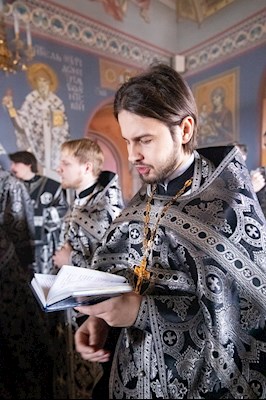 Митрополит Игнатий совершил Литургию Преждеосвященных Даров на Архиерейском подворье — в Свято-Троицком кафедральном соборе г. Саратова