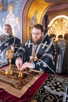 Митрополит Игнатий совершил Литургию Преждеосвященных Даров на Архиерейском подворье — в Свято-Троицком кафедральном соборе г. Саратова