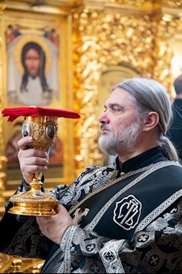 Митрополит Игнатий совершил Литургию Преждеосвященных Даров на Архиерейском подворье — в Свято-Троицком кафедральном соборе г. Саратова