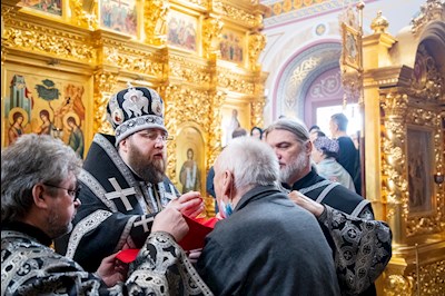 Митрополит Игнатий совершил Литургию Преждеосвященных Даров на Архиерейском подворье — в Свято-Троицком кафедральном соборе г. Саратова