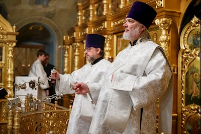 Великая вечерня в соединении с Литургией святителя Василия Великого и чин Великого освящения воды в Успенском храме Свято-Троицкого кафедрального собора г. Саратова