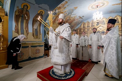 Великая вечерня в соединении с Литургией святителя Василия Великого и чин Великого освящения воды в Успенском храме Свято-Троицкого кафедрального собора г. Саратова
