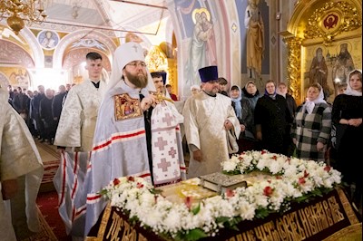 Ночное пасхальное богослужение в Свято-Троицком кафедральном соборе Саратова