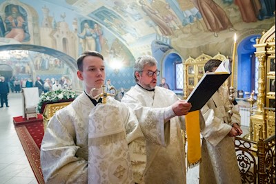 Великая вечерня в соединении с Литургией святителя Василия Великого и чин Великого освящения воды в Успенском храме Свято-Троицкого кафедрального собора г. Саратова