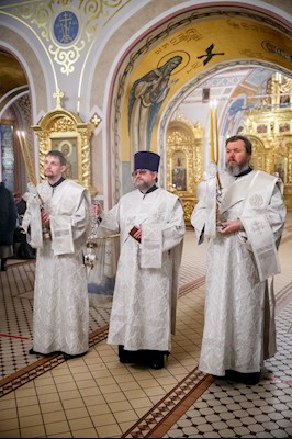 Великая вечерня в соединении с Литургией святителя Василия Великого в Свято-Троицком кафедральном соборе г. Саратова