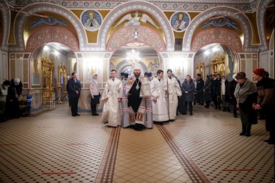 Великая вечерня в соединении с Литургией святителя Василия Великого в Свято-Троицком кафедральном соборе г. Саратова
