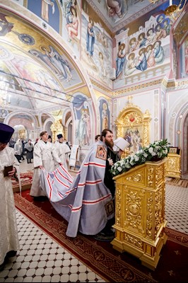 Великая вечерня в соединении с Литургией святителя Василия Великого в Свято-Троицком кафедральном соборе г. Саратова