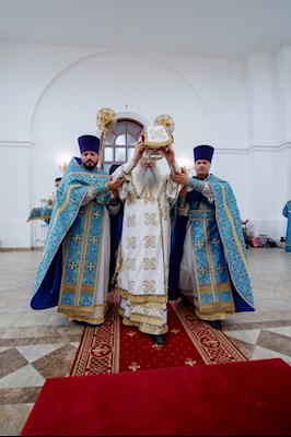 Митрополит Лонгин совершил Великое освящение храма в честь Тихвинской иконы Божией Матери