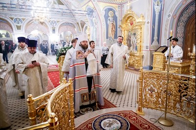 Великая вечерня в соединении с Литургией святителя Василия Великого в Свято-Троицком кафедральном соборе г. Саратова