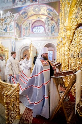 Великая вечерня в соединении с Литургией святителя Василия Великого в Свято-Троицком кафедральном соборе г. Саратова