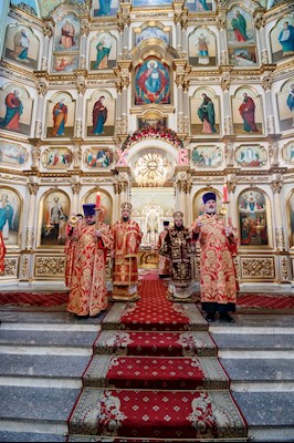 Архиереи Саратовской митрополии соборно совершили Литургию