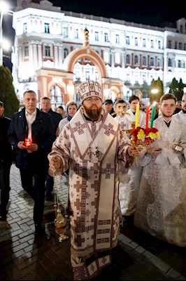 Ночное пасхальное богослужение в Свято-Троицком кафедральном соборе Саратова
