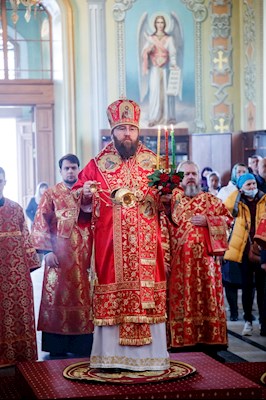 Архиереи Саратовской митрополии соборно совершили Литургию