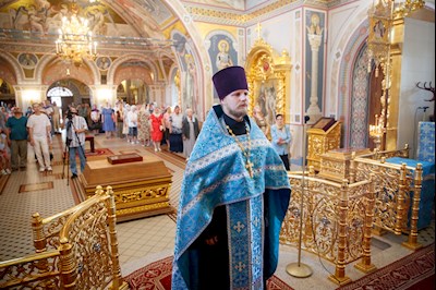 Всенощное бдение с чином погребения Божией Матери в Свято-Троицком кафедральном соборе г. Саратова