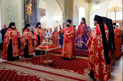 Митрополит Игнатий совершил всенощное бдение в Покровском храме Саратова