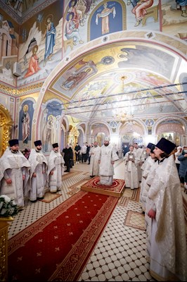 Великая вечерня в соединении с Литургией святителя Василия Великого в Свято-Троицком кафедральном соборе г. Саратова