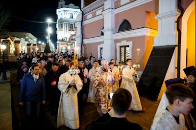 Ночное пасхальное богослужение в Свято-Троицком кафедральном соборе Саратова