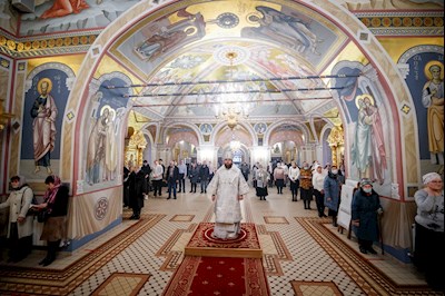 Великая вечерня в соединении с Литургией святителя Василия Великого в Свято-Троицком кафедральном соборе г. Саратова