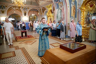 Всенощное бдение с чином погребения Божией Матери в Свято-Троицком кафедральном соборе г. Саратова