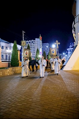 Ночное пасхальное богослужение в Свято-Троицком кафедральном соборе Саратова