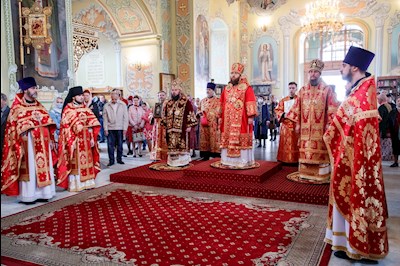 Архиереи Саратовской митрополии соборно совершили Литургию