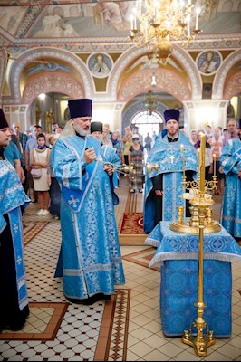 Всенощное бдение с чином погребения Божией Матери в Свято-Троицком кафедральном соборе г. Саратова