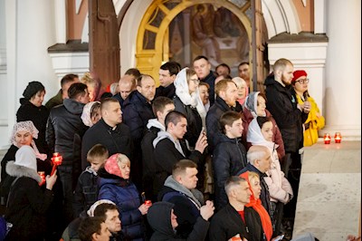 Ночное пасхальное богослужение в Свято-Троицком кафедральном соборе Саратова