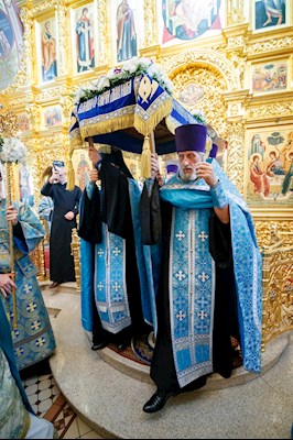 Всенощное бдение с чином погребения Божией Матери в Свято-Троицком кафедральном соборе г. Саратова