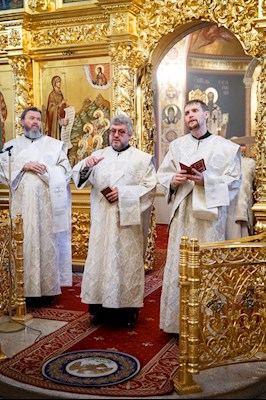 Великая вечерня в соединении с Литургией святителя Василия Великого в Свято-Троицком кафедральном соборе г. Саратова