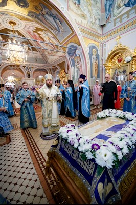 Всенощное бдение с чином погребения Божией Матери в Свято-Троицком кафедральном соборе г. Саратова
