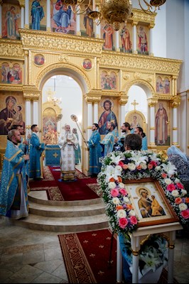 Митрополит Лонгин совершил Великое освящение храма в честь Тихвинской иконы Божией Матери