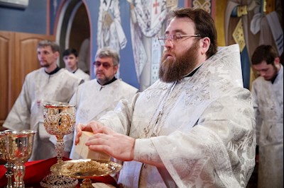 Великая вечерня в соединении с Литургией святителя Василия Великого в Свято-Троицком кафедральном соборе г. Саратова