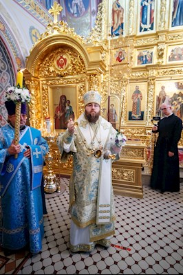 Всенощное бдение с чином погребения Божией Матери в Свято-Троицком кафедральном соборе г. Саратова