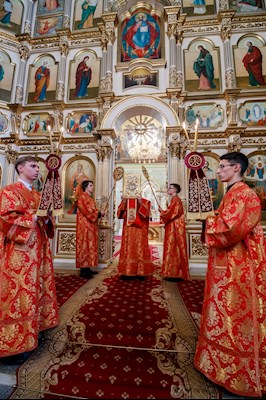 Митрополит Игнатий совершил всенощное бдение в Покровском храме Саратова