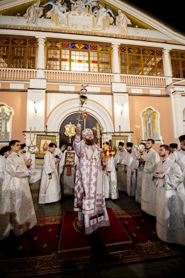Ночное пасхальное богослужение в Свято-Троицком кафедральном соборе Саратова