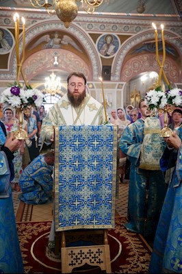 Всенощное бдение с чином погребения Божией Матери в Свято-Троицком кафедральном соборе г. Саратова