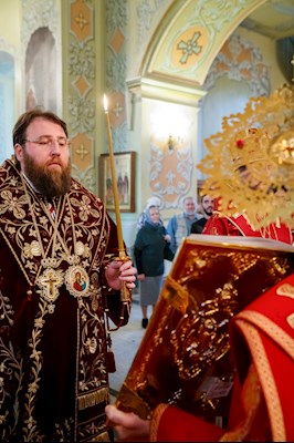 Митрополит Игнатий совершил всенощное бдение в Покровском храме Саратова