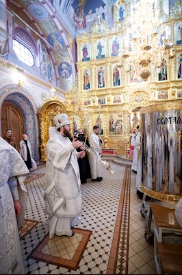 Великая вечерня в соединении с Литургией святителя Василия Великого в Свято-Троицком кафедральном соборе г. Саратова
