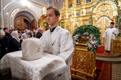 Митрополит Лонгин совершил ночное рождественское богослужение