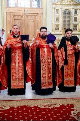 Митрополит Игнатий совершил всенощное бдение в Покровском храме Саратова