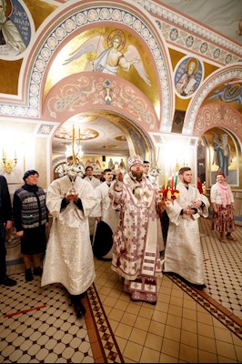 Ночное пасхальное богослужение в Свято-Троицком кафедральном соборе Саратова