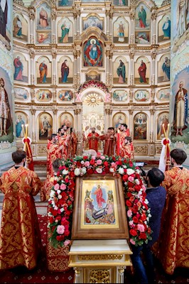Архиереи Саратовской митрополии соборно совершили Литургию