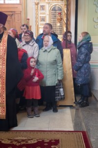 Благодатный огонь доставили на Пасхальную вечерню, которую возглавил Митрополит Лонгин