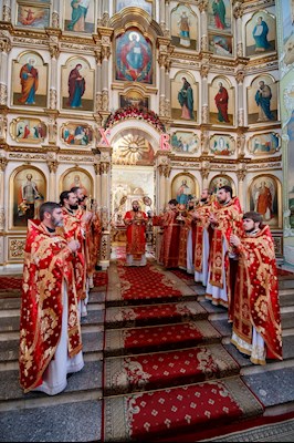 Архиереи Саратовской митрополии соборно совершили Литургию