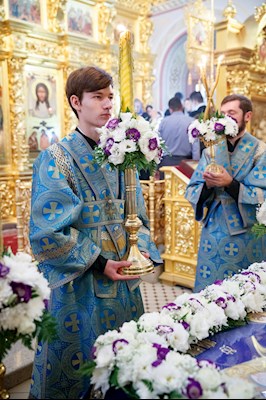 Всенощное бдение с чином погребения Божией Матери в Свято-Троицком кафедральном соборе г. Саратова