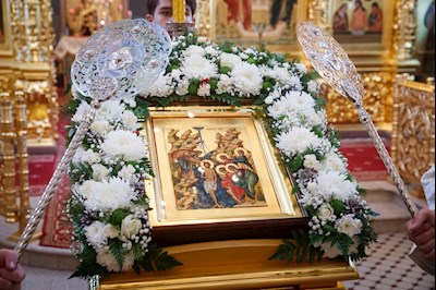 Великая вечерня в соединении с Литургией святителя Василия Великого в Свято-Троицком кафедральном соборе г. Саратова