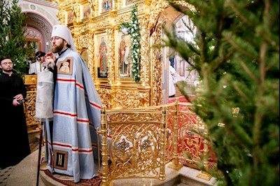 Ночная Божественная литургия в Свято-Троицком кафедральном соборе г. Саратова
