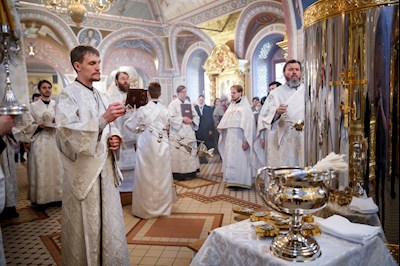 Великая вечерня в соединении с Литургией святителя Василия Великого в Свято-Троицком кафедральном соборе г. Саратова