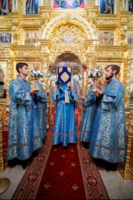 Всенощное бдение с чином погребения Божией Матери в Свято-Троицком кафедральном соборе г. Саратова